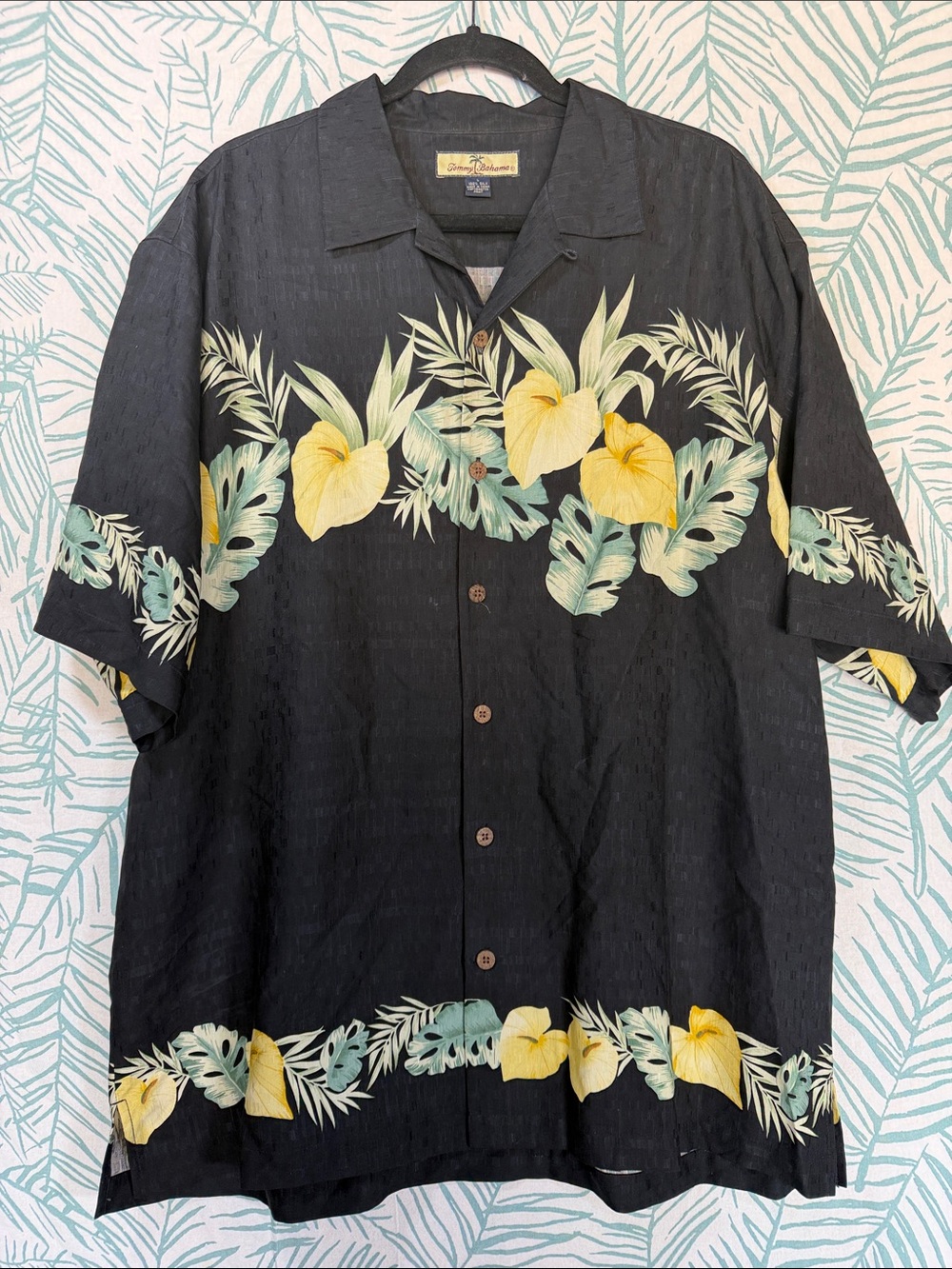 Tommy Bahama 100% Silk Black Short-Sleeve Hawaiian Floral Border